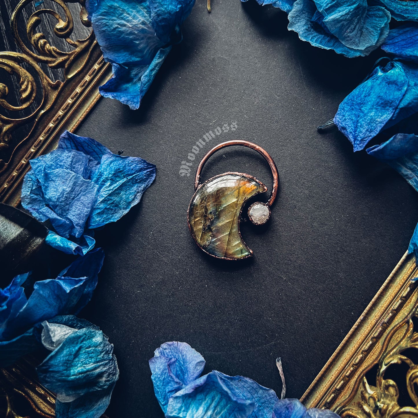 Labradorite + Moonstone III